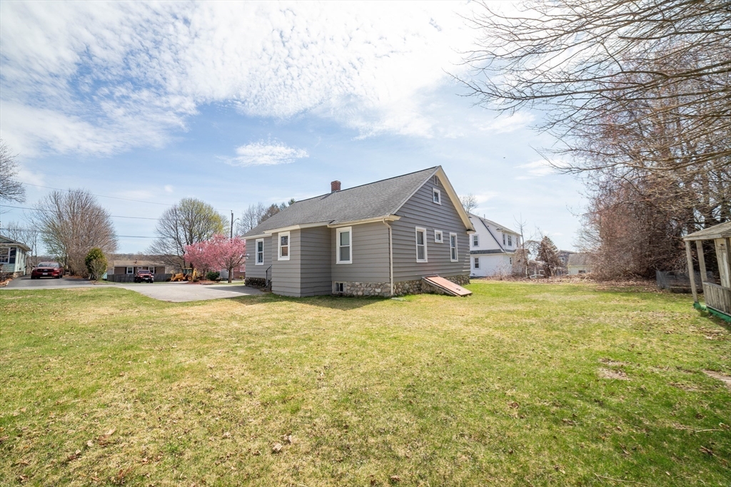 25 Dixfield Road Worcester, MA 01606 - Photo 23 of 26