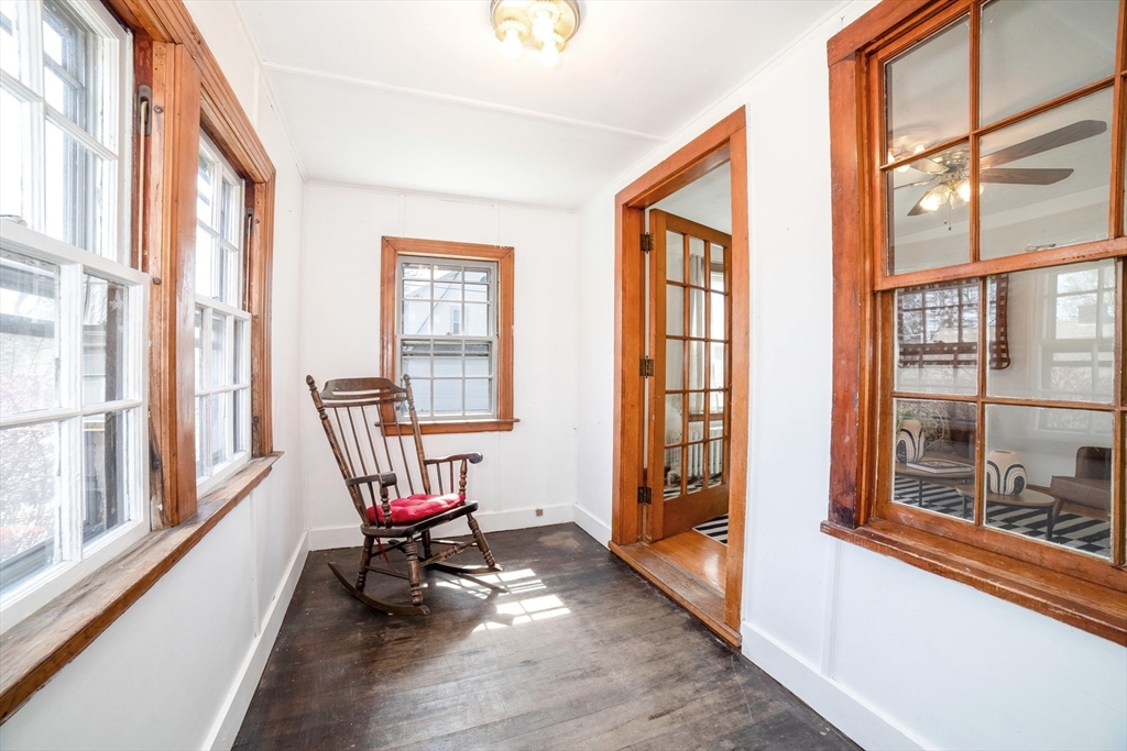 25 Dixfield Road Worcester, MA 01606 - Photo 3 of 26