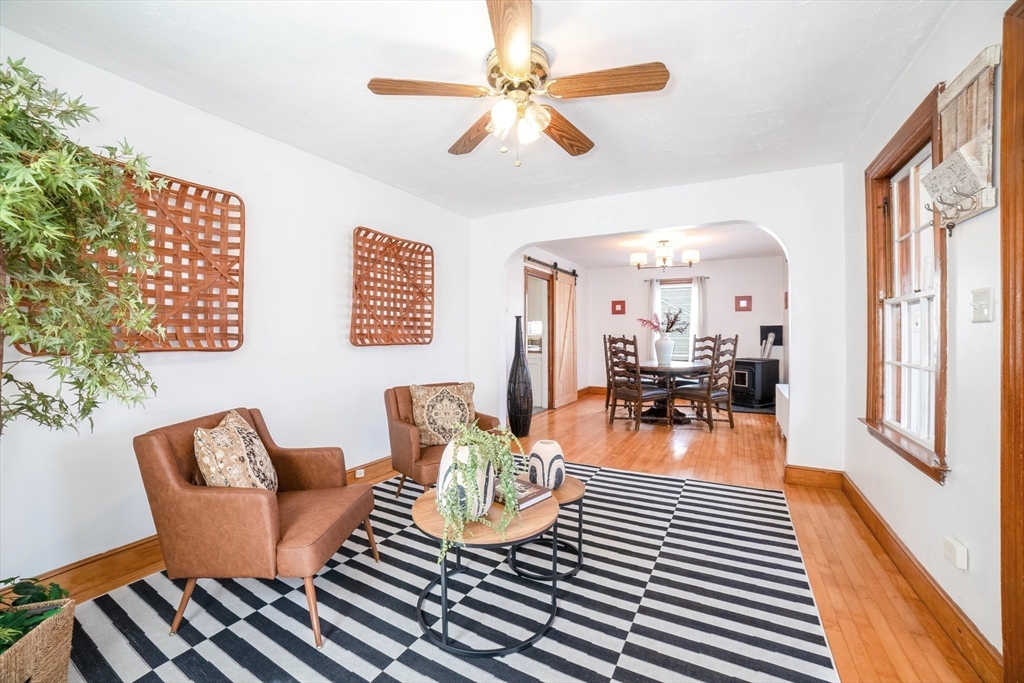 25 Dixfield Road Worcester, MA 01606 - Photo 5 of 26