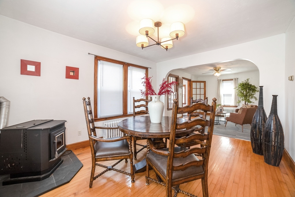 25 Dixfield Road Worcester, MA 01606 - Photo 6 of 26