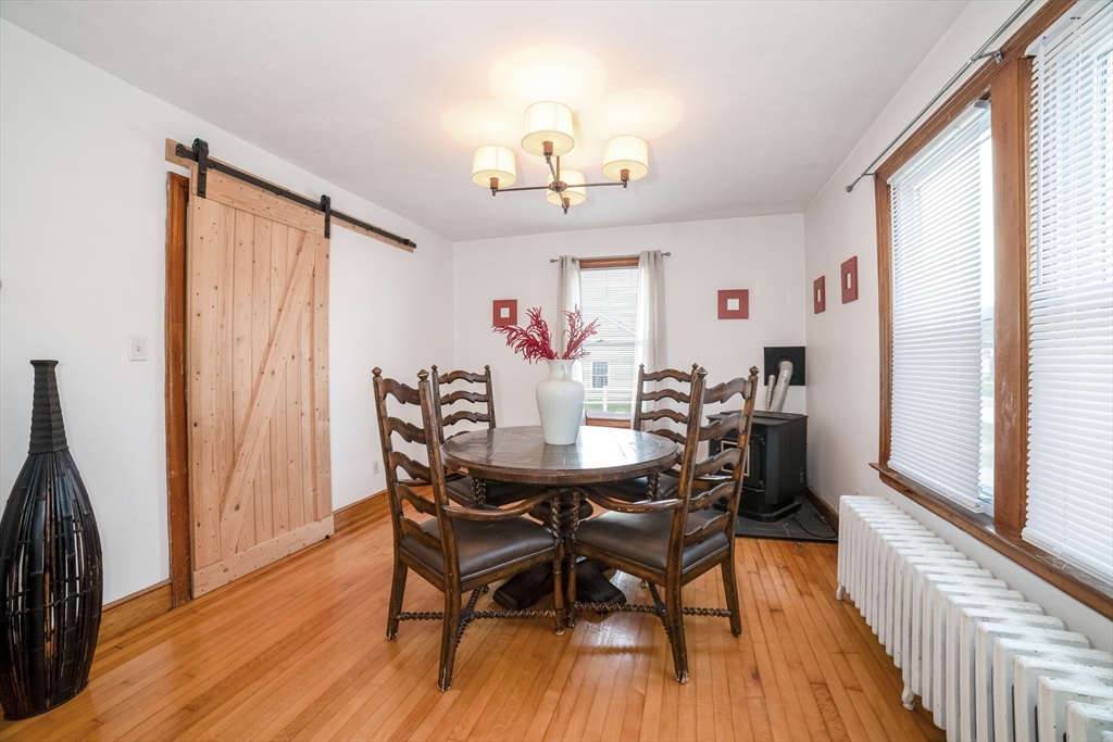 25 Dixfield Road Worcester, MA 01606 - Photo 7 of 26