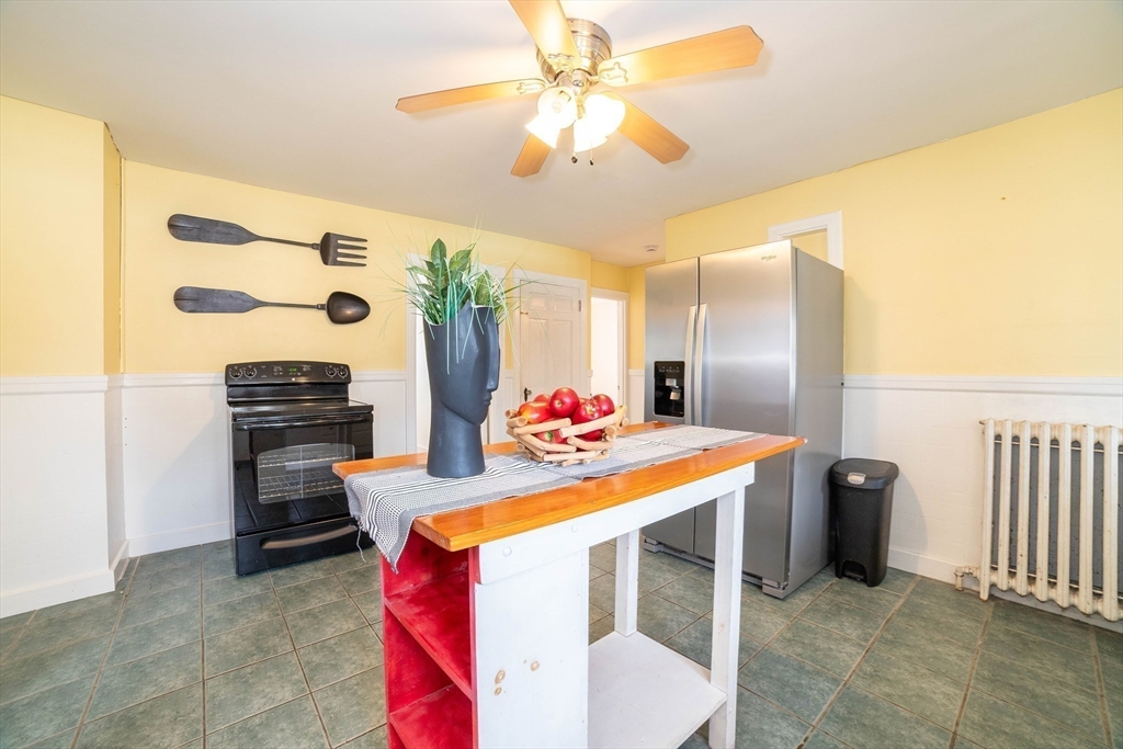 25 Dixfield Road Worcester, MA 01606 - Photo 8 of 26