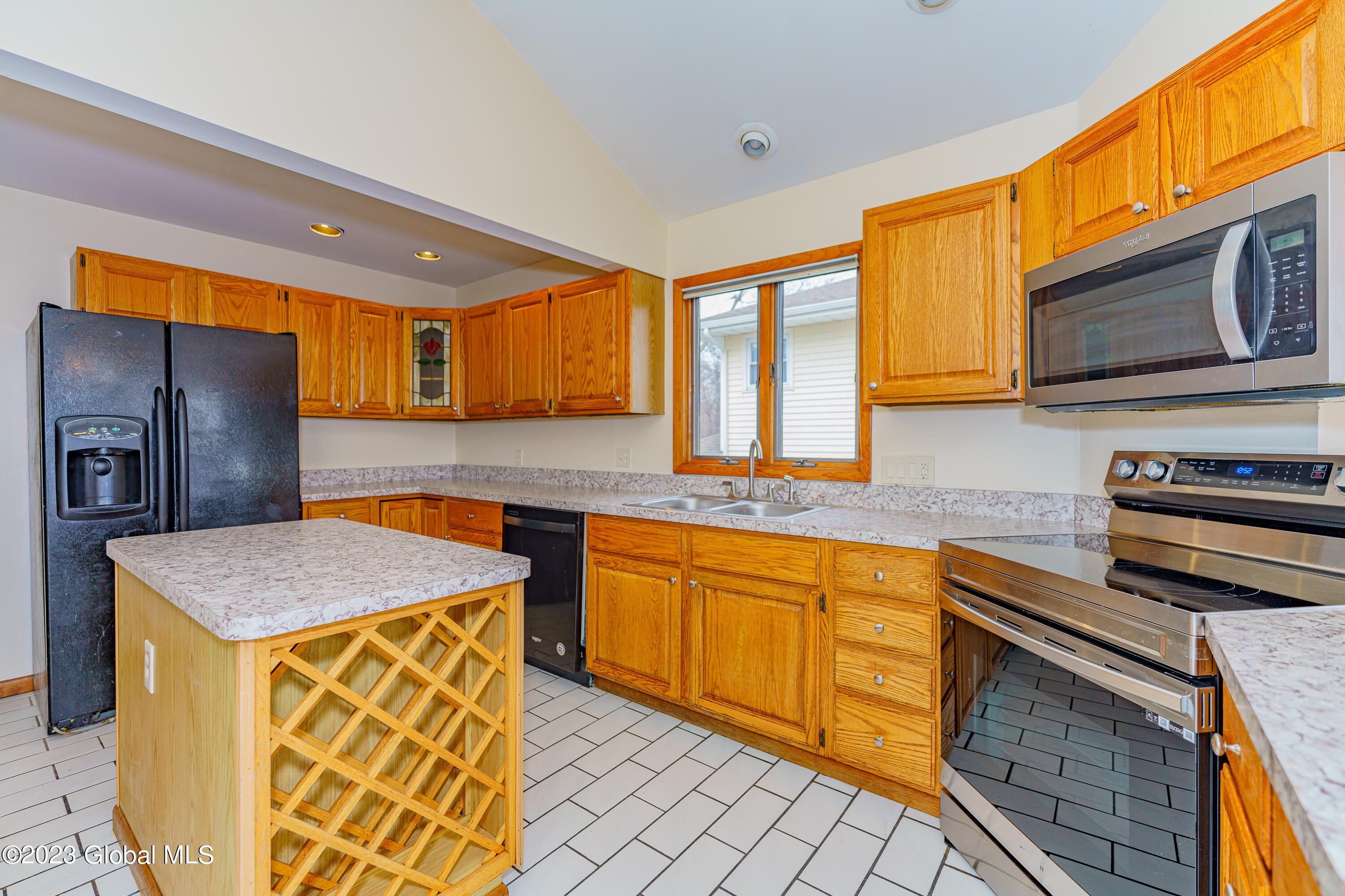 6 O'Neil Road Albany, NY 12208 - Photo 12 of 45 2 Kitchen 4