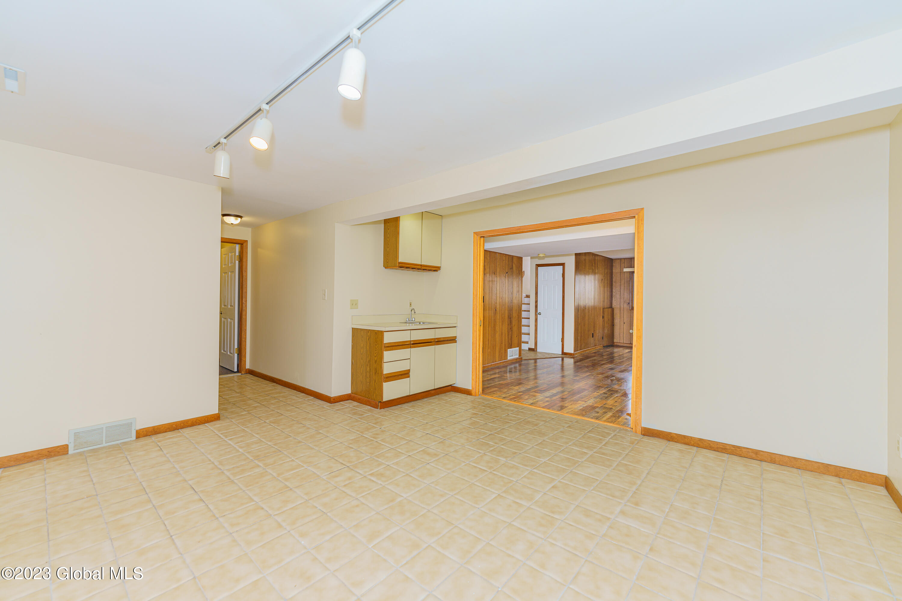 6 O'Neil Road Albany, NY 12208 - Photo 28 of 45 4 Lower Level 6