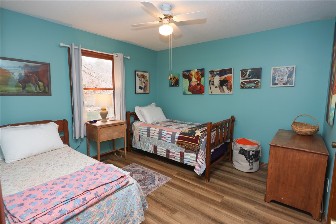 518 Inlet Drive Seneca, SC 29672 - Photo 20 of 48 Upstairs bedroom 1.