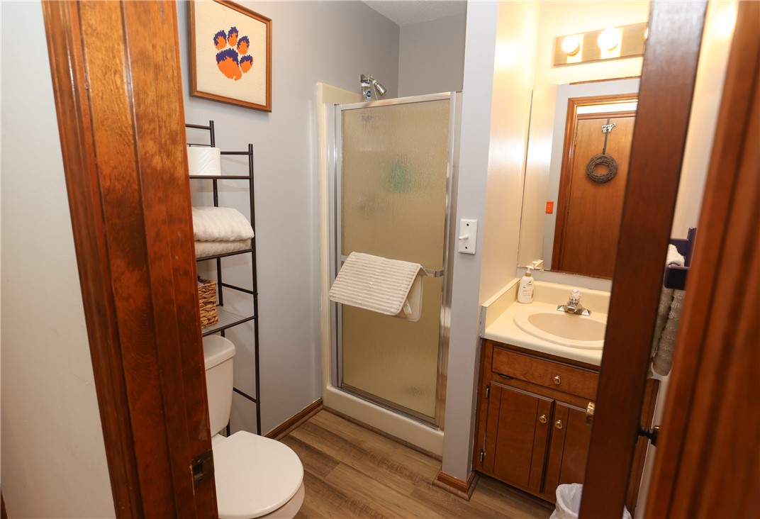 518 Inlet Drive Seneca, SC 29672 - Photo 21 of 48 Upstairs Bathroom 1.