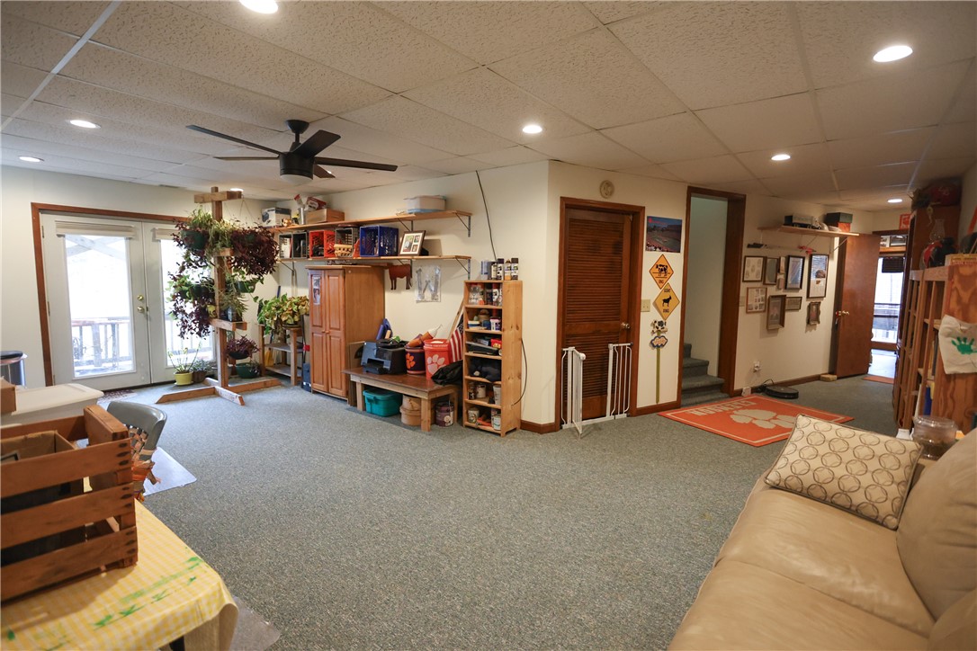 518 Inlet Drive Seneca, SC 29672 - Photo 28 of 48 Basement great room.