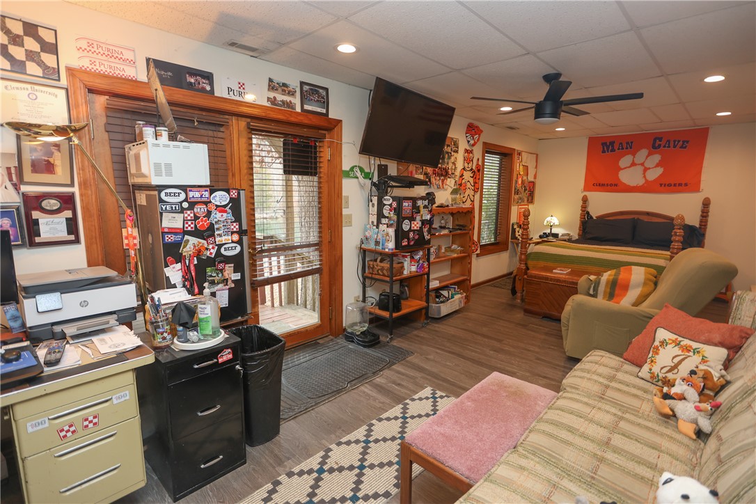 518 Inlet Drive Seneca, SC 29672 - Photo 32 of 48 Basement Bedroom 1
