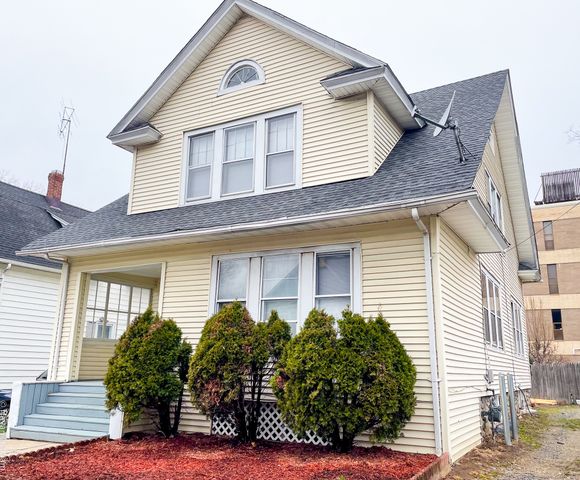 $460,000 | 26 Stoehrs Place, Bridgeport, CT 06606