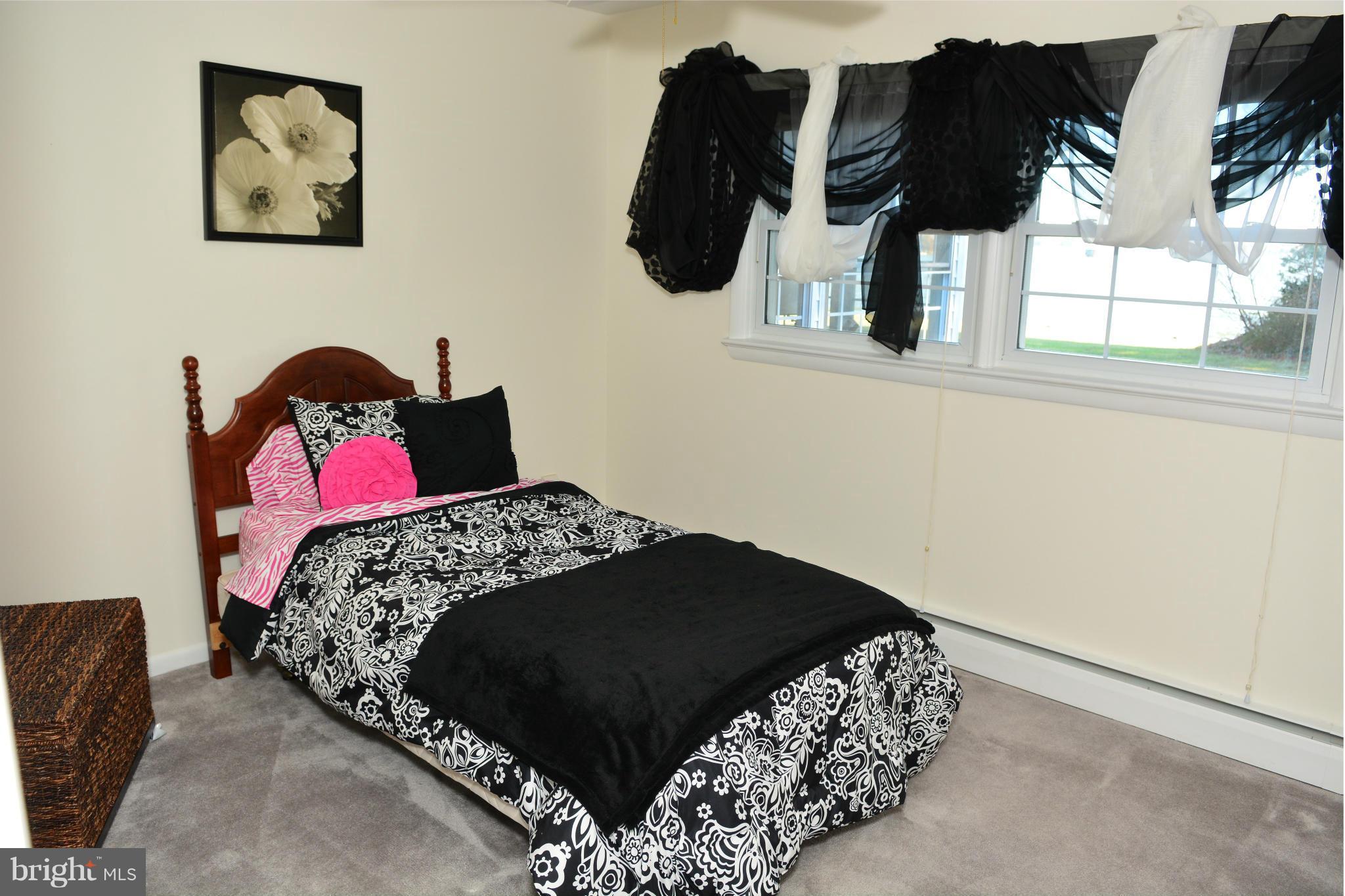 16486 View Court Ridge, MD 20680 - Photo 22 of 30 Bedroom