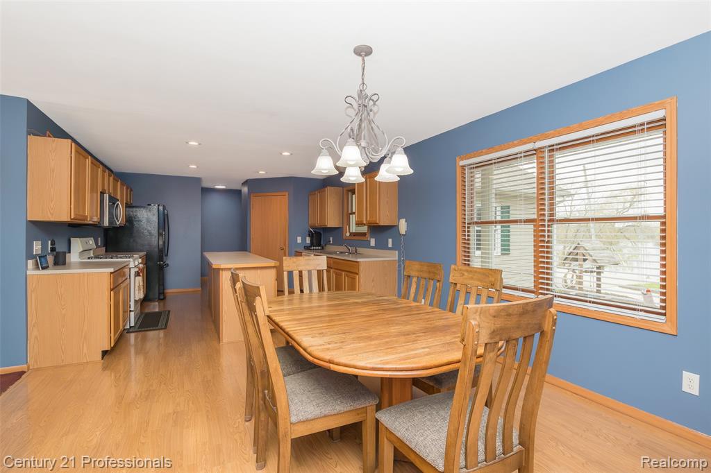 6591 Windiate Road Clarkston, MI 48346 - Photo 16 of 44