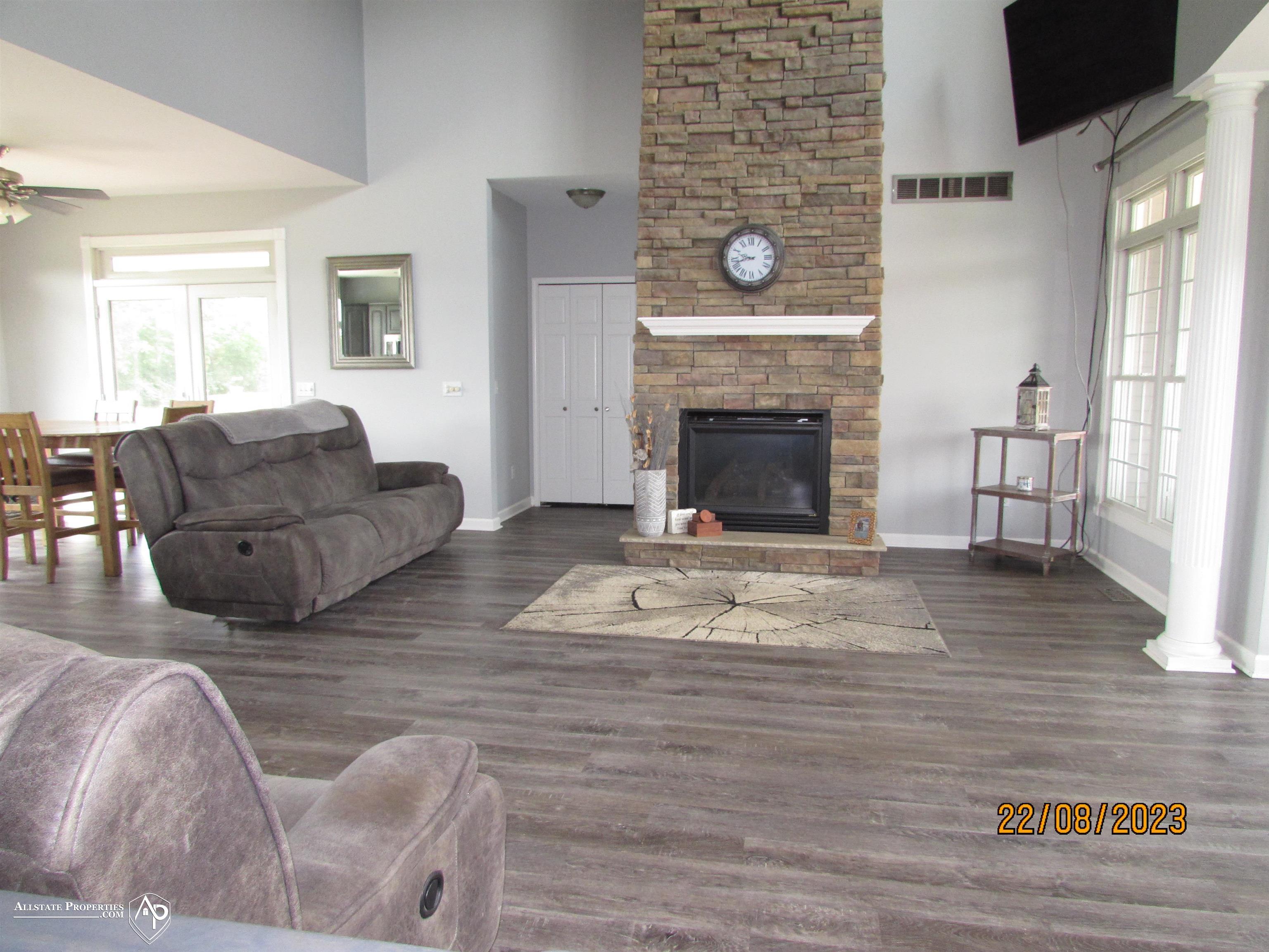 10078 Clark Road Davison, MI 48423 - Photo 4 of 39 50121324-3.JPG