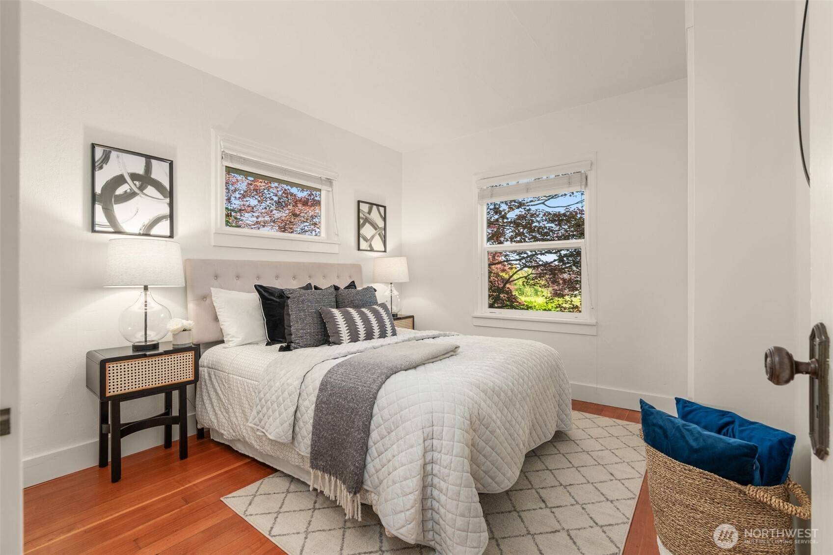4037 52nd Avenue Southwest Seattle, WA 98116 - Photo 17 of 26 Gallery Image 17