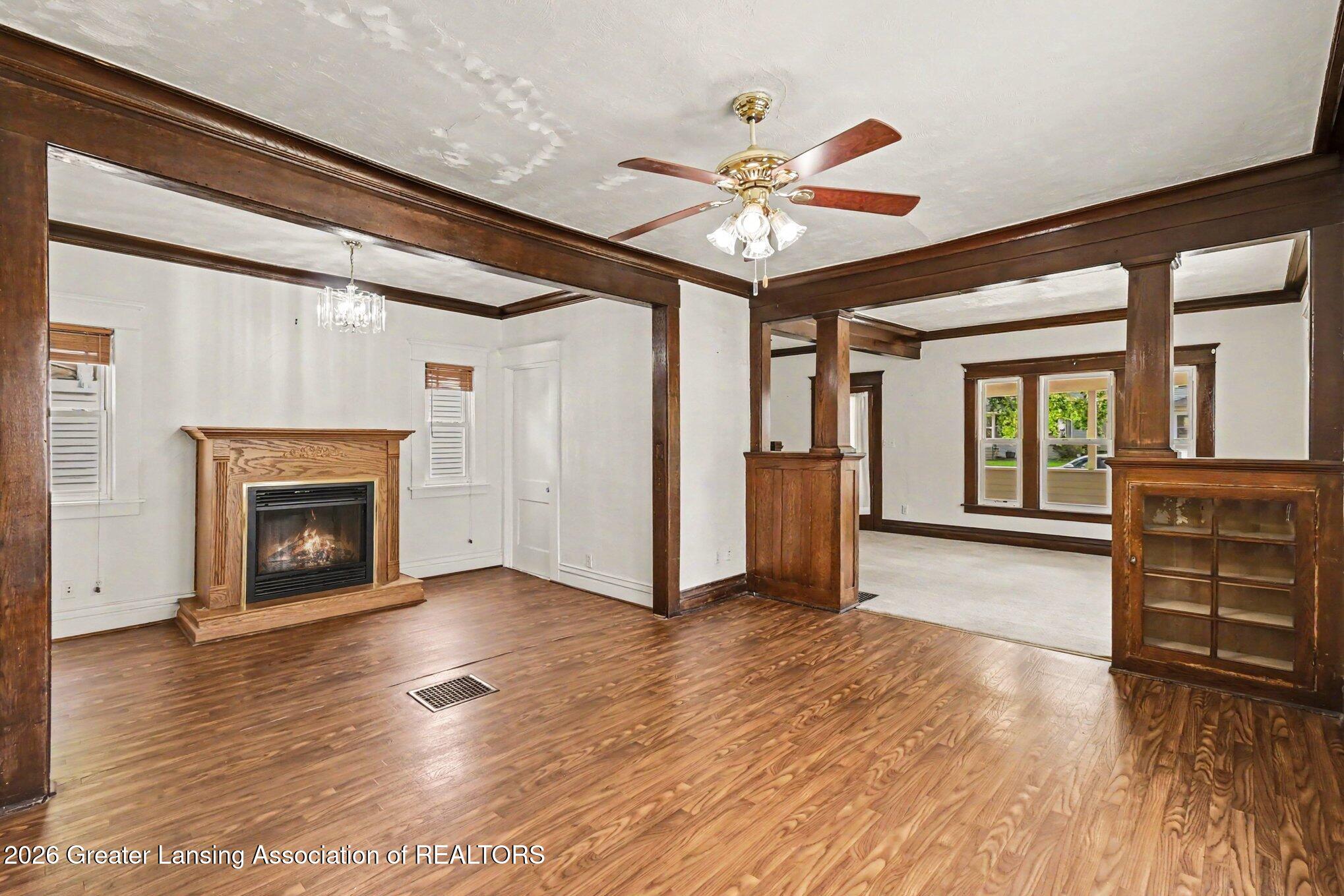 925 Clark Street Lansing, MI 48906 - Photo 4 of 27 008_file_5979