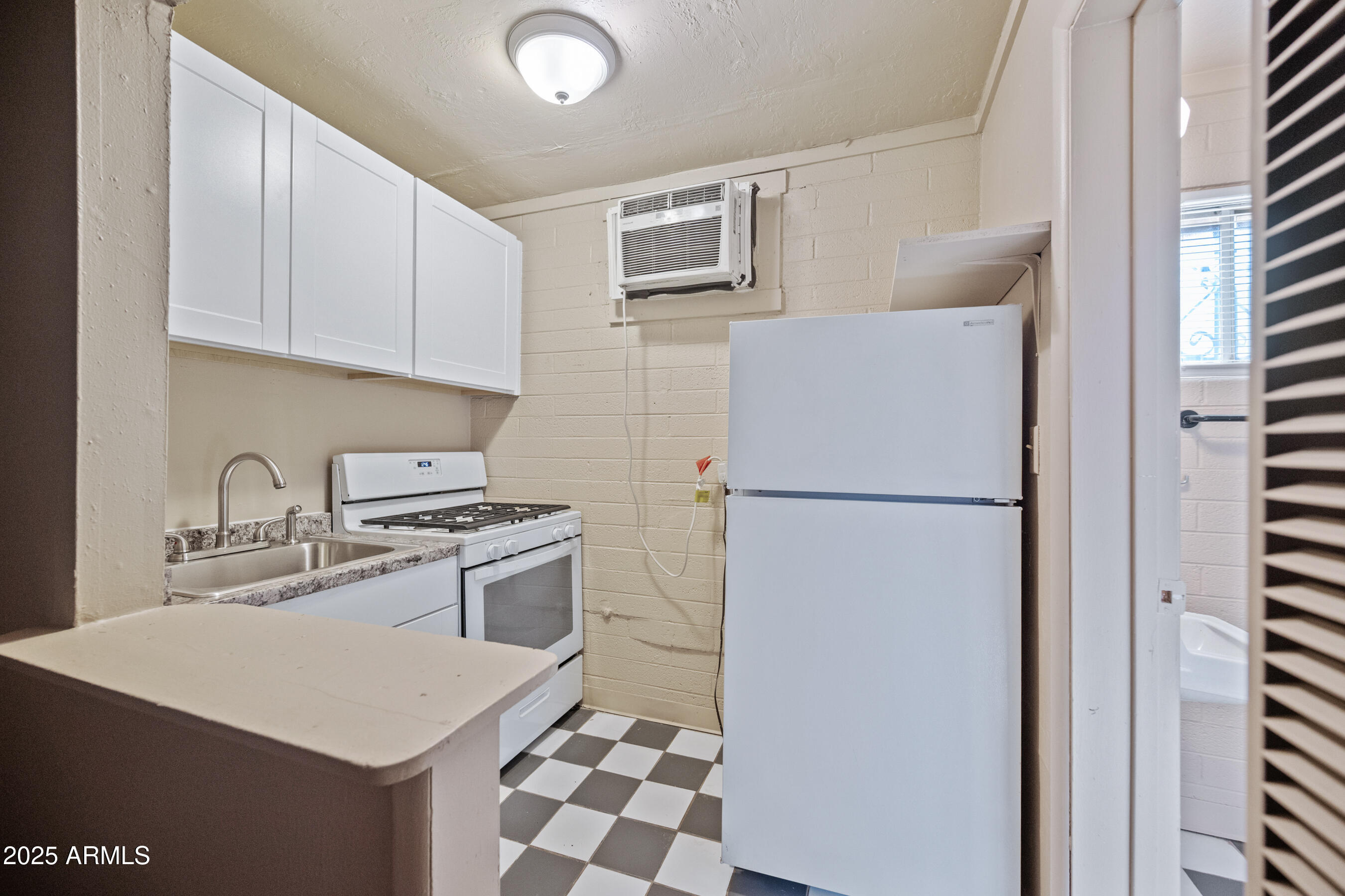 343 West Portland Street, Unit 5 Phoenix, AZ 85003 - Photo 7 of 10 a kitchen with a sink a refrigerator and a stove