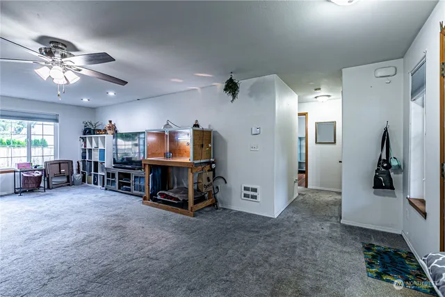 a view of a livingroom with furniture and a ceiling fan