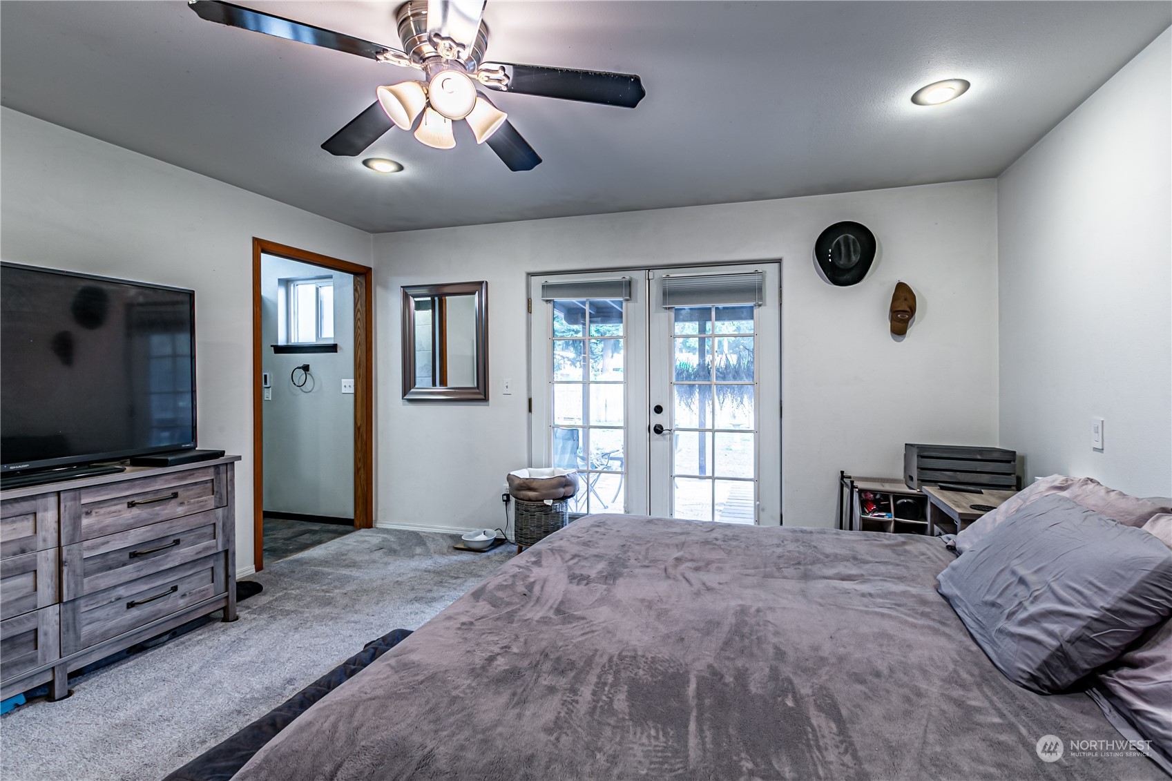 604 Nieland Loop Southeast Rainier, WA 98576 - Photo 13 of 37