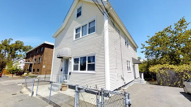 a view of a house with a backyard