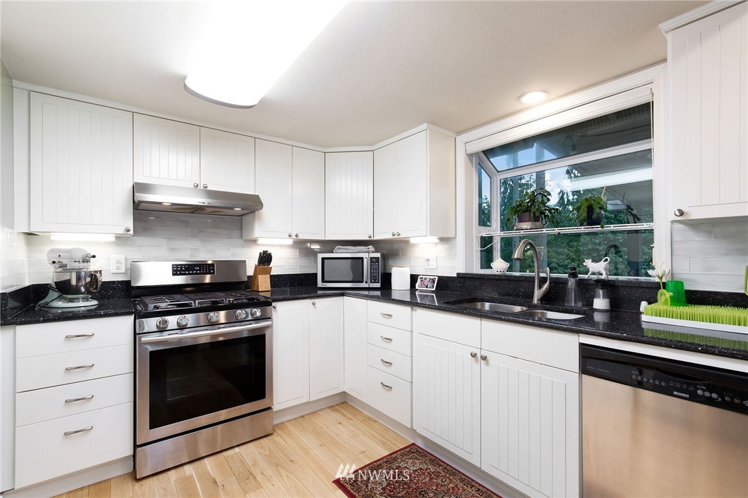 15511 Cascadian Way Bothell, WA 98012 - Photo 12 of 29 Gallery Image 12