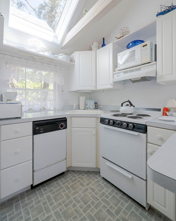 420 Chequessett Neck Road, Unit J Wellfleet, MA 02667 - Photo 8 of 21