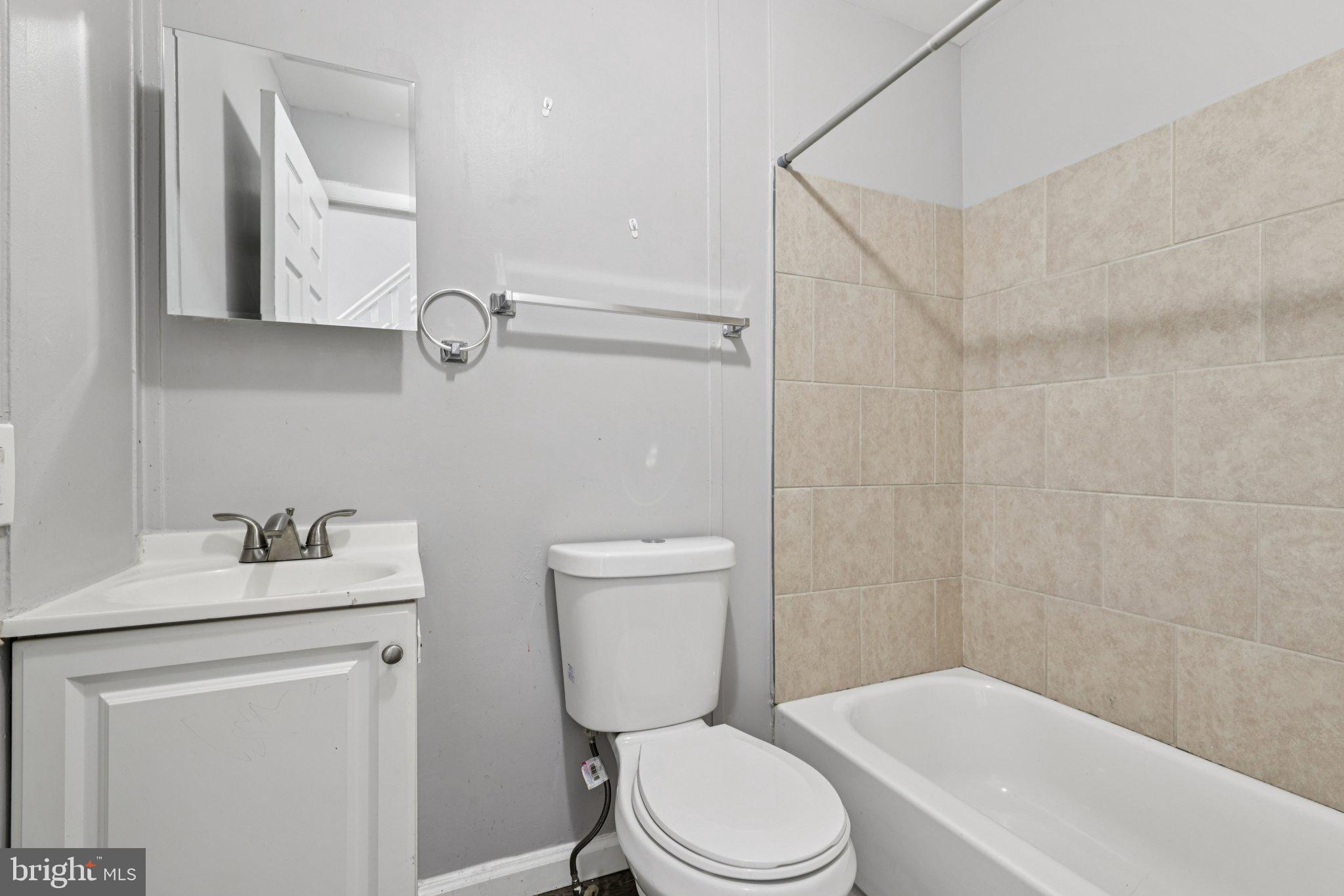 816 North Port Street Baltimore, MD 21205 - Photo 19 of 24