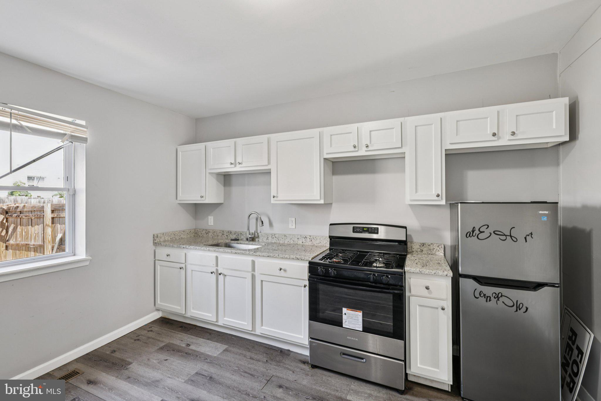 816 North Port Street Baltimore, MD 21205 - Photo 7 of 24