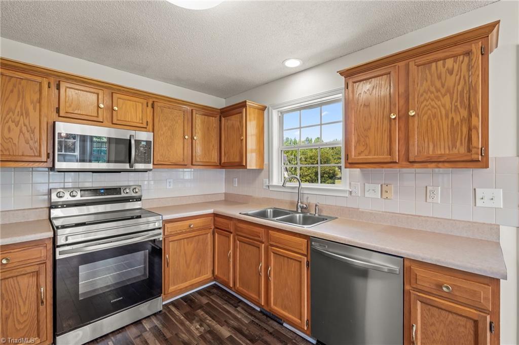 808 Arnold Road Lexington, NC 27295 - Photo 7 of 49