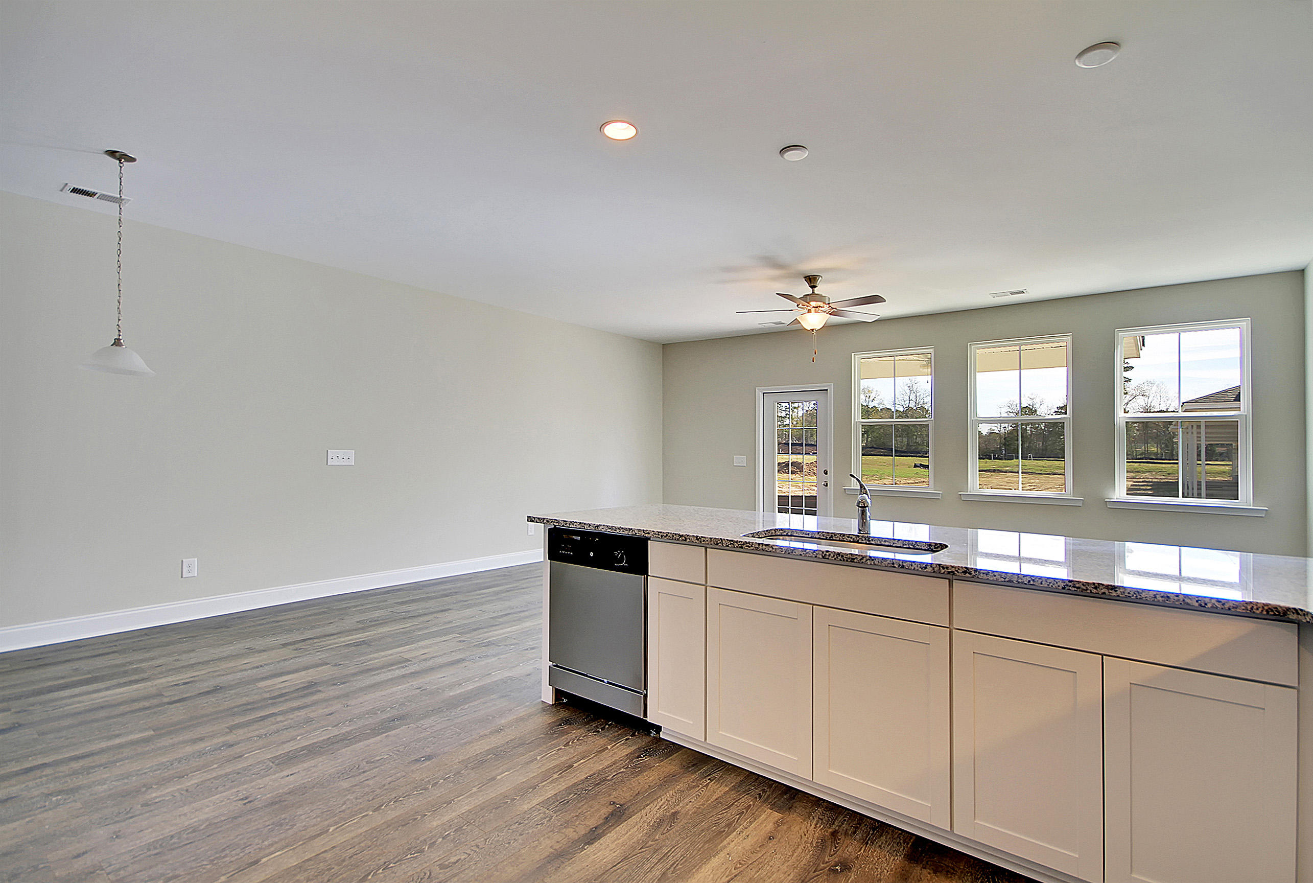 7844 Montview Road North Charleston, SC 29418 - Photo 14 of 50 Kitchen