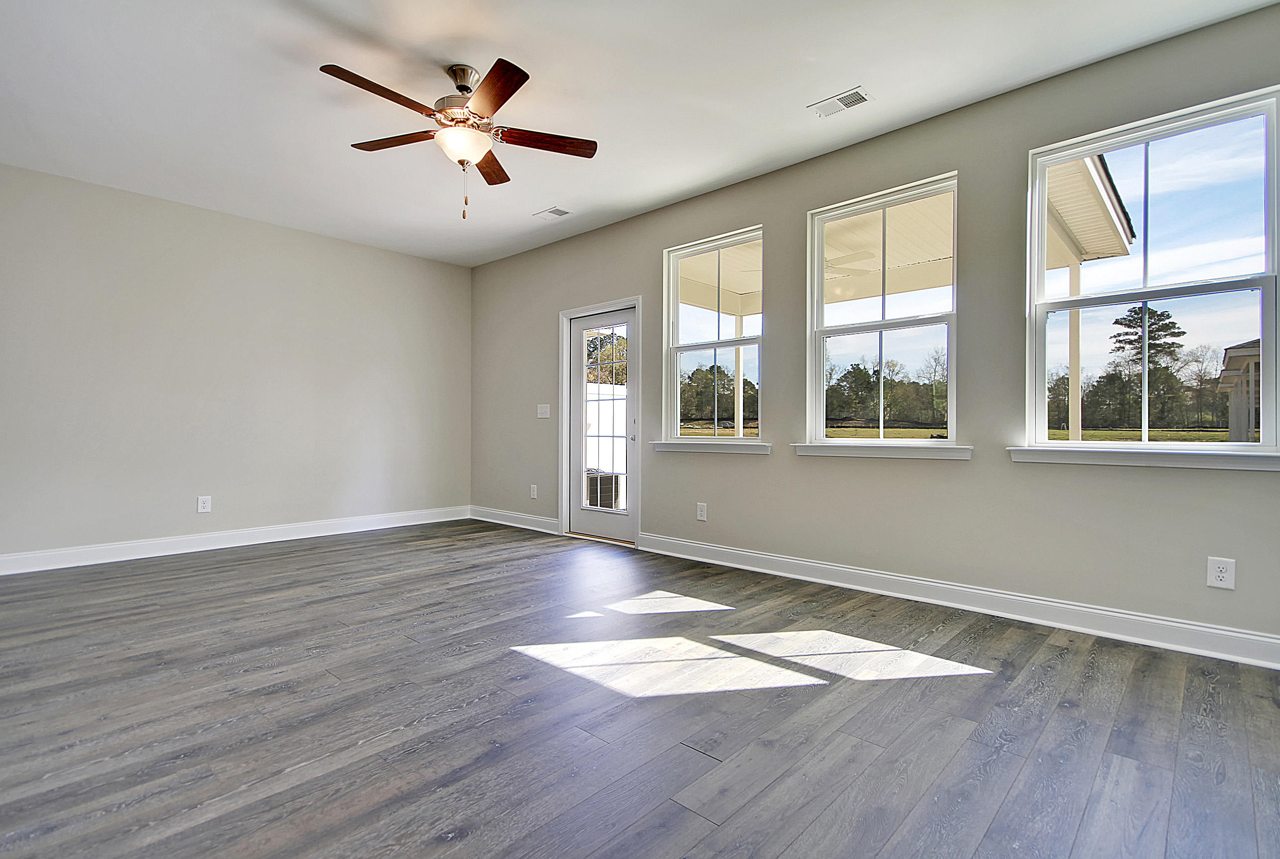 7844 Montview Road North Charleston, SC 29418 - Photo 3 of 50 Living Room