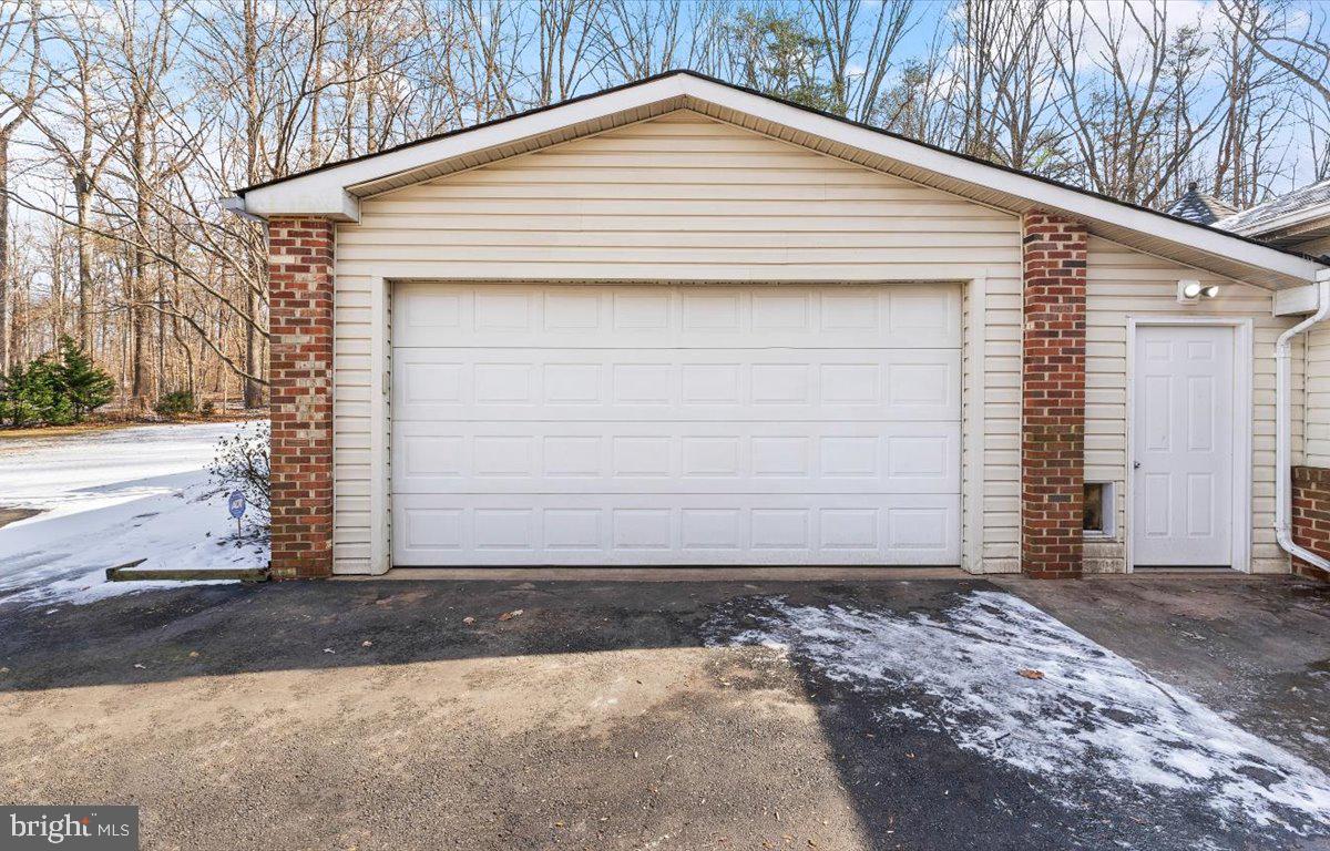 12620 Kahns Road Manassas, VA 20112 - Photo 53 of 68 2 car garage