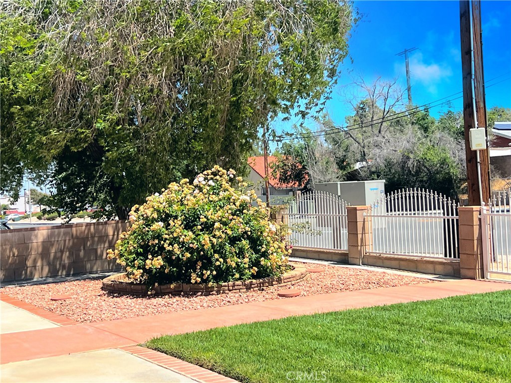 1143 Elizabeth Lake Road Palmdale, CA 93551 - Photo 4 of 67