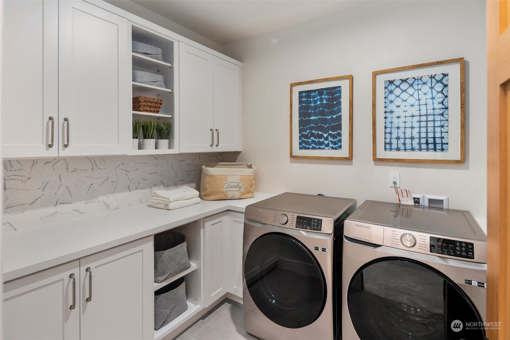 6601 39th Avenue Southwest Seattle, WA 98136 - Photo 31 of 40 a utility room with dryer and washer