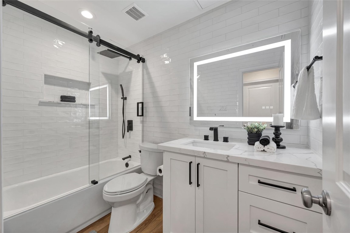 2001 Bering Drive, Unit 7L Houston, TX 77057 - Photo 11 of 33 a bathroom with a sink a toilet and shower
