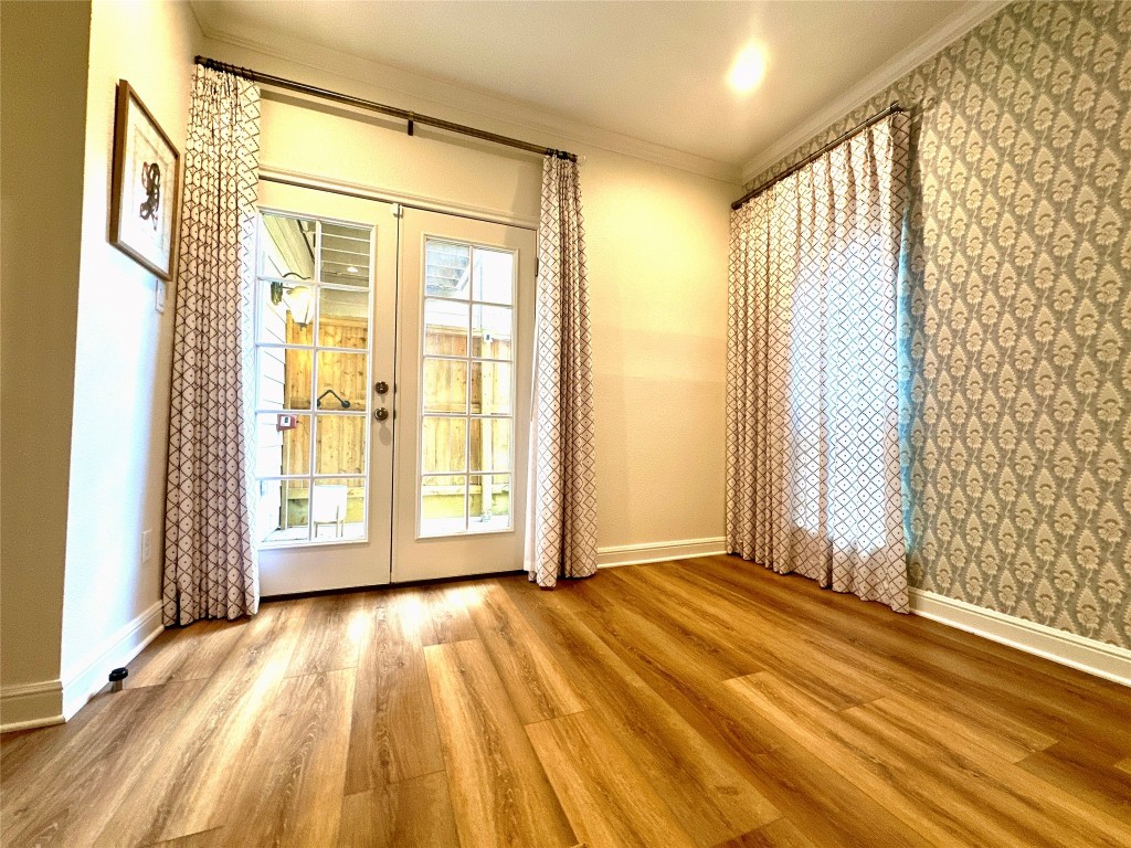 2001 Bering Drive, Unit 7L Houston, TX 77057 - Photo 13 of 33 a view of a room with wooden floor and door