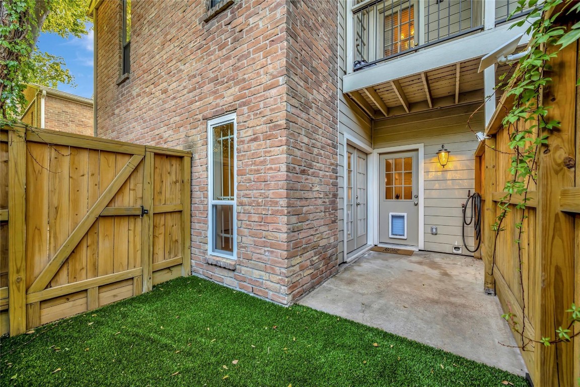 2001 Bering Drive, Unit 7L Houston, TX 77057 - Photo 29 of 33 a view of front door of house with stairs