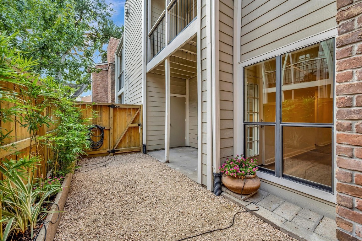 2001 Bering Drive, Unit 7L Houston, TX 77057 - Photo 32 of 33 a view of house with patio outdoor seating and plants
