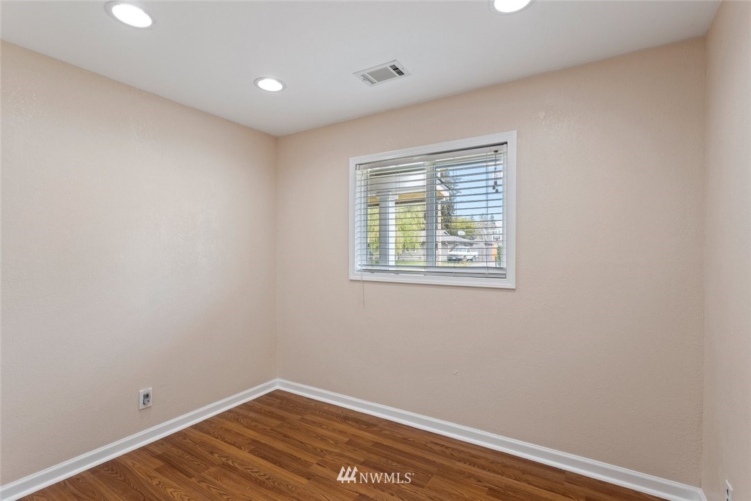 3907 Northeast 22nd Street Renton, WA 98056 - Photo 22 of 27