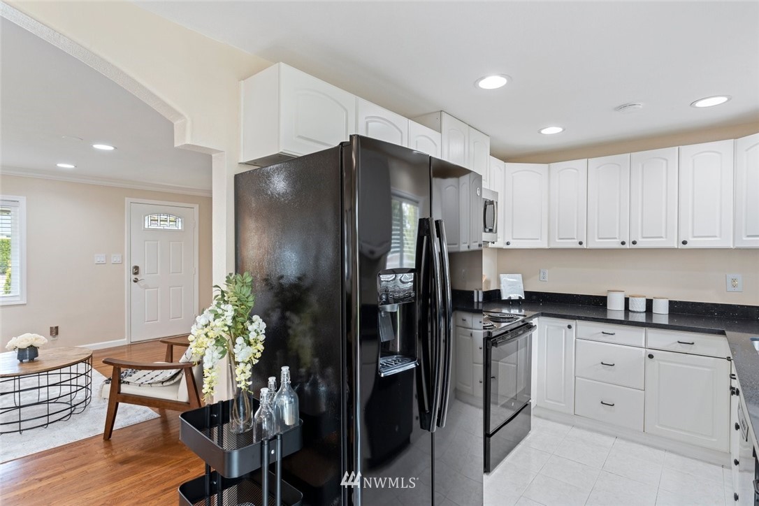 3907 Northeast 22nd Street Renton, WA 98056 - Photo 8 of 27