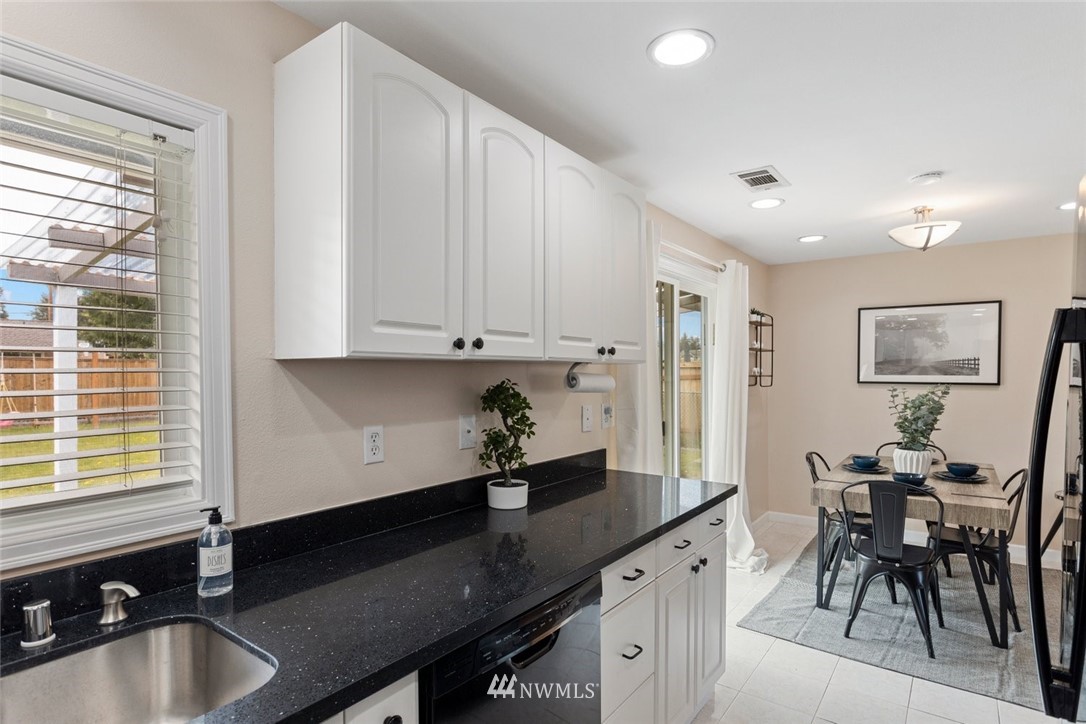 3907 Northeast 22nd Street Renton, WA 98056 - Photo 9 of 27