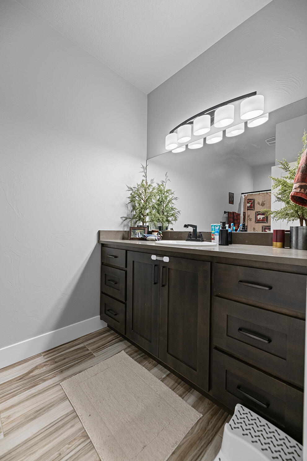 1043 Arrowhead Trail Eagle Point, OR 97524 - Photo 20 of 29 a kitchen with a sink and cabinets