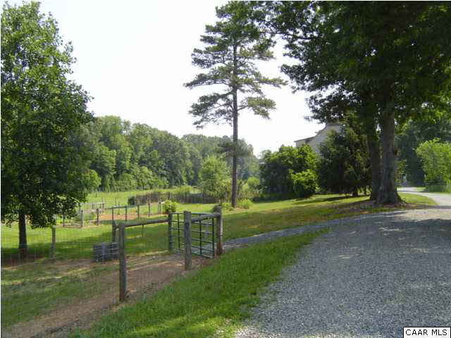 5674 Scuffletown Road Barboursville, VA 22923 - Photo 10 of 11 driveway