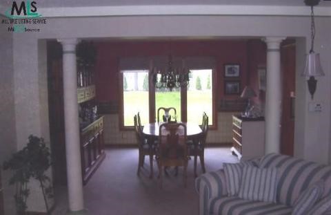 952 Grovecrest Rochester, MI 48307 - Photo 7 of 9 794804-6.JPG