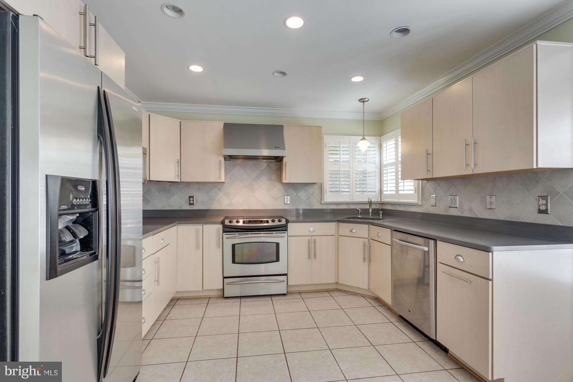 11607 Springhouse Place Reston, VA 20194 - Photo 11 of 28 Kitchen