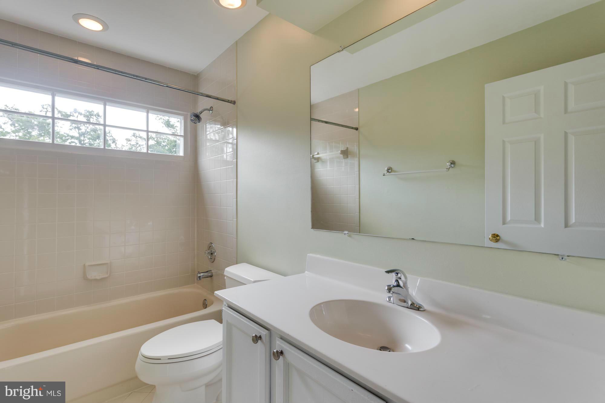 11607 Springhouse Place Reston, VA 20194 - Photo 15 of 28 Bath