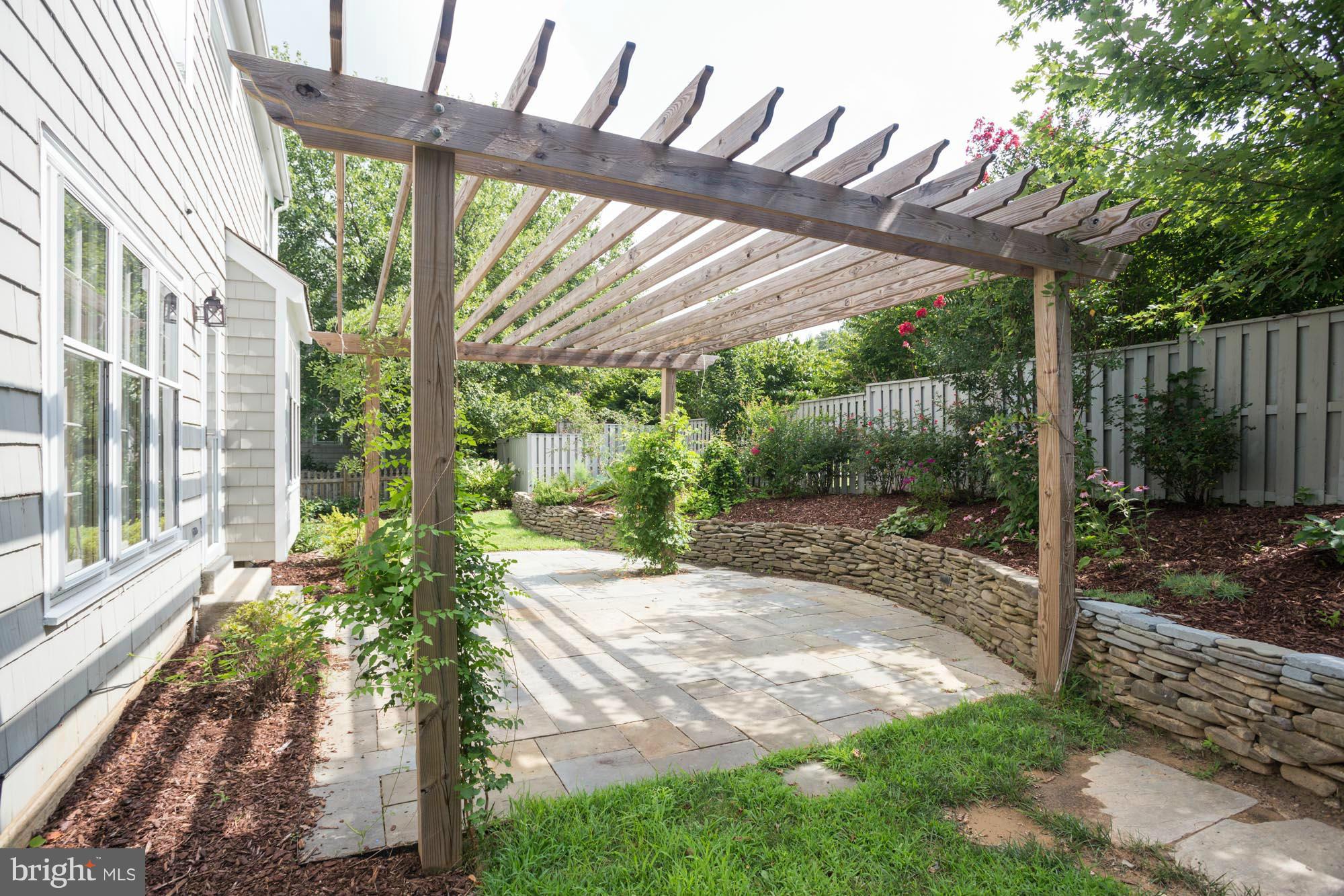 11607 Springhouse Place Reston, VA 20194 - Photo 24 of 28 Exterior (Rear)