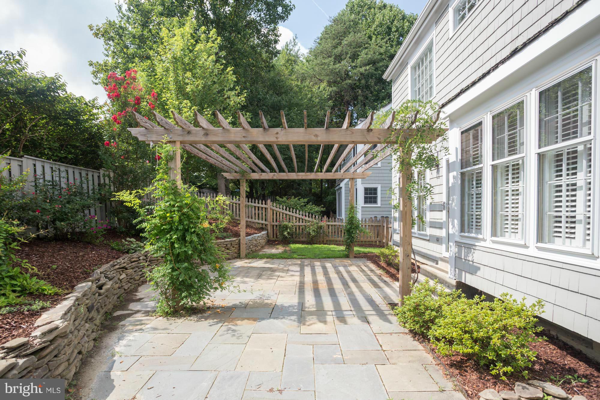 11607 Springhouse Place Reston, VA 20194 - Photo 25 of 28 Exterior (Rear)