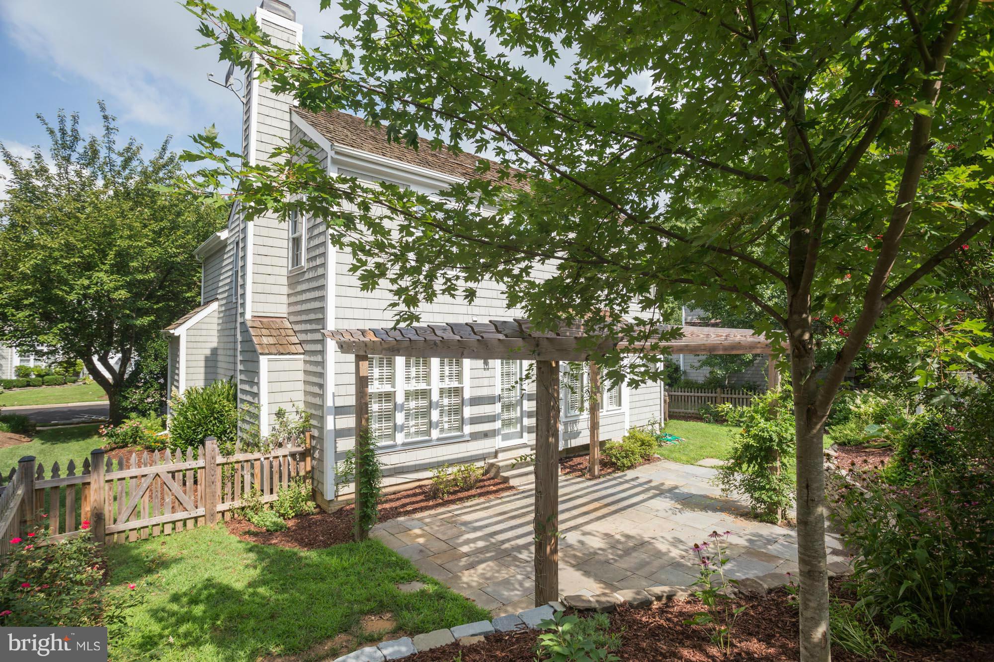 11607 Springhouse Place Reston, VA 20194 - Photo 26 of 28 Exterior (Rear)