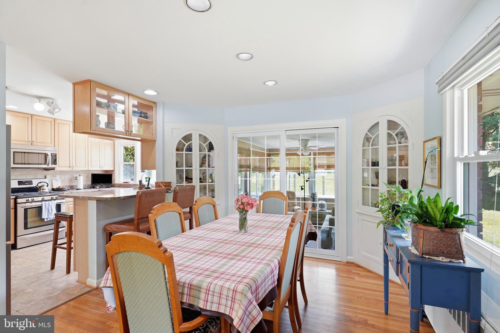2303 Farringdon Road Baltimore, MD 21209 - Photo 8 of 36 Great Space for Family Dinners!