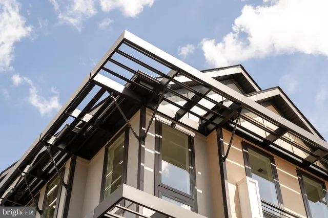 a view of an outdoor space