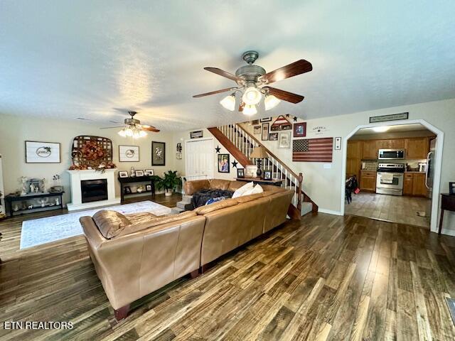 554 McLin Hollow Road Rose Hill, VA 24281 - Photo 11 of 26 family room